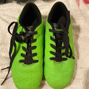 BOMINTA green soccer cleats size 33